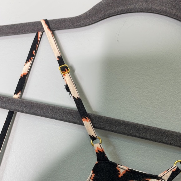 DEPT Tropical Pattern Tank Top - Picture 8 of 9